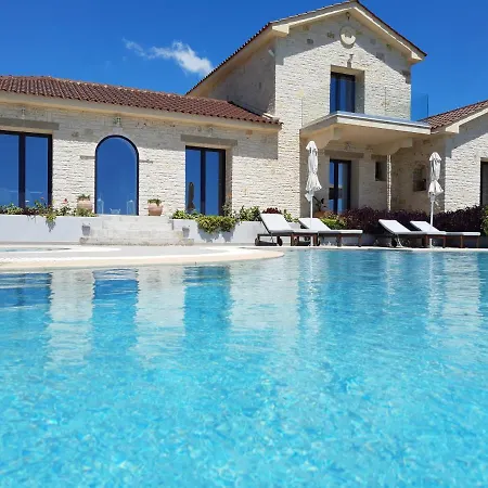 Vila Kaminia Blu *