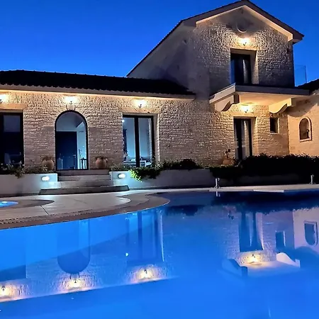 Vilă Kaminia Blu